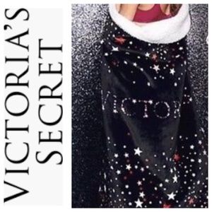 PINK Victoria’s Secret Sherpa blanket